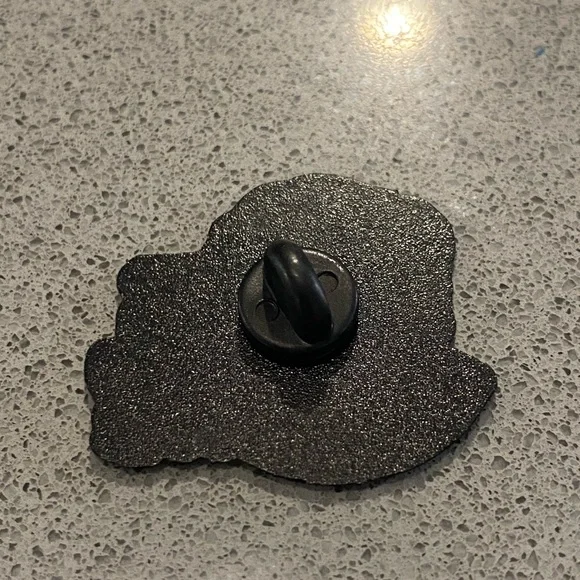 Mrs. Doubtfire Enamel Pin - Picture 2 of 5